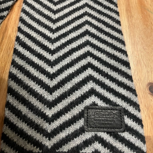 Coach scarf - Picture 2 of 2